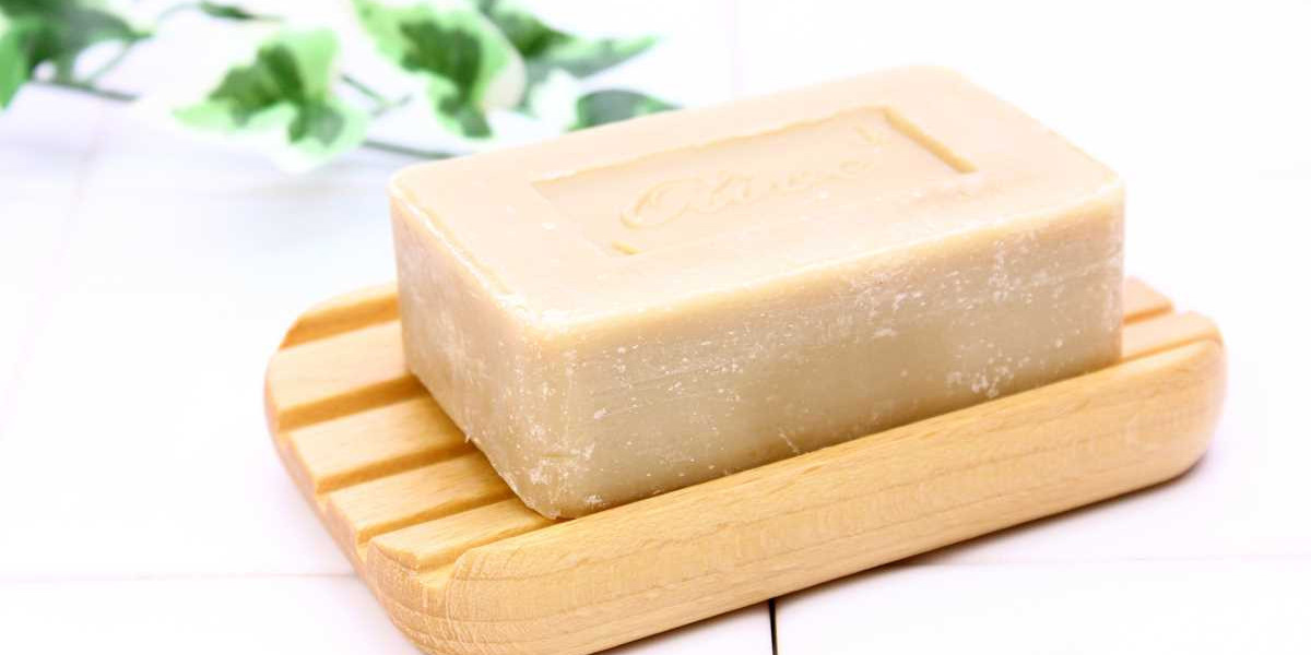 How to Maintain Healthy Skin Through Seasonal Changes