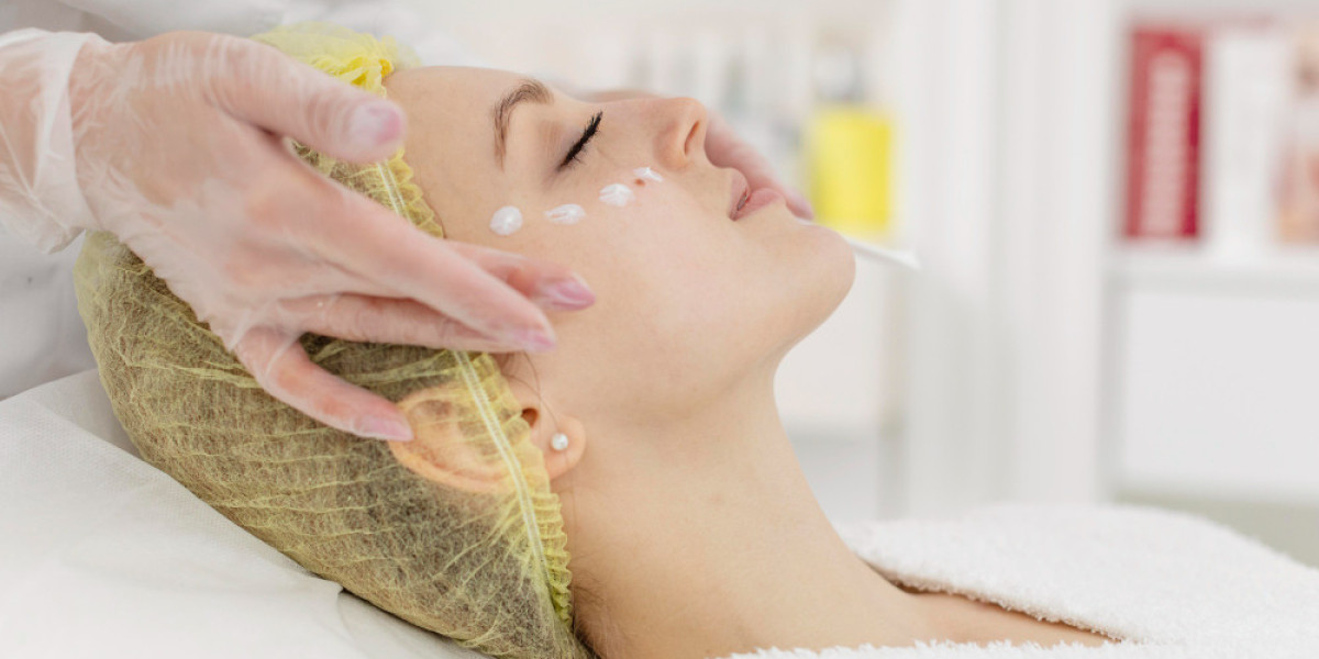 Top Benefits of Collagen Facials for Youthful, Glowing Skin