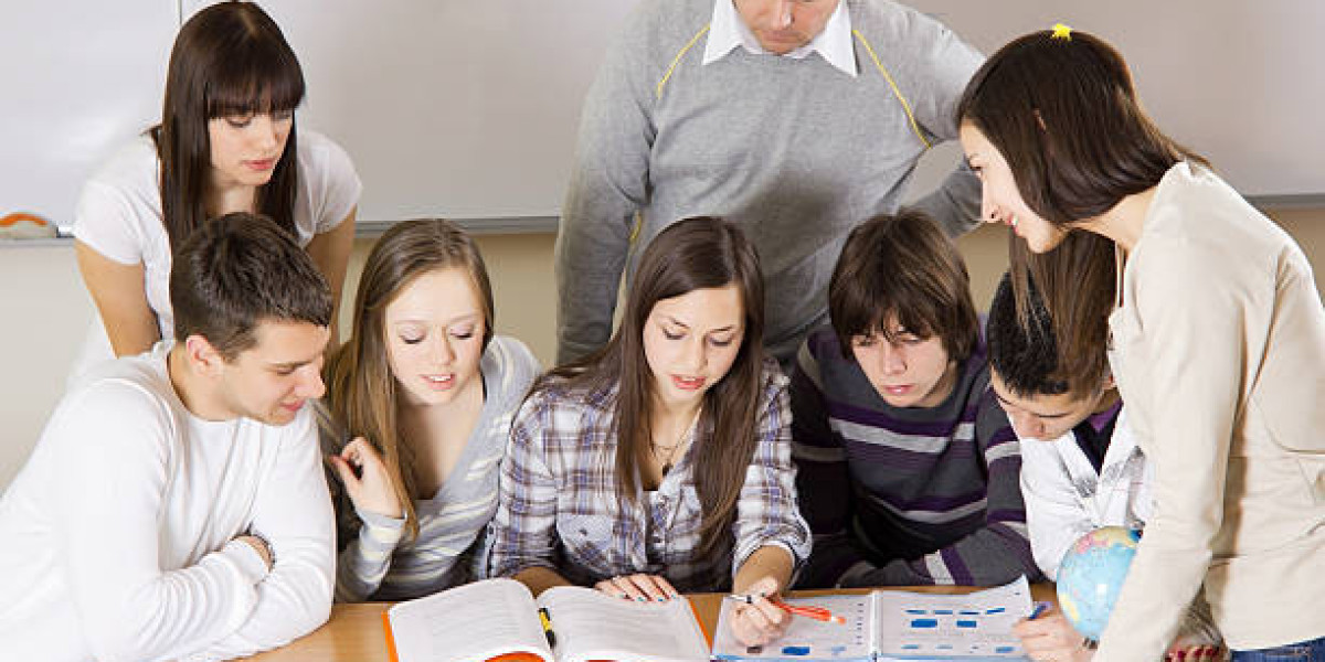 Excel in Chinese: Choosing the Right Tuition for Secondary Students in Singapore