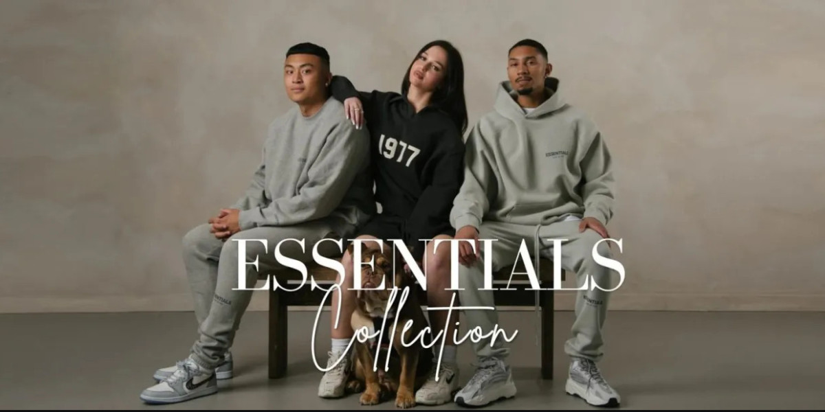 Essential Hoodie: Streetwear Staple Reimagined