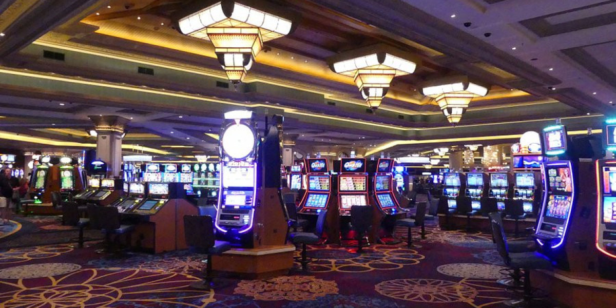 How Casinos Keep Players and Money Safe