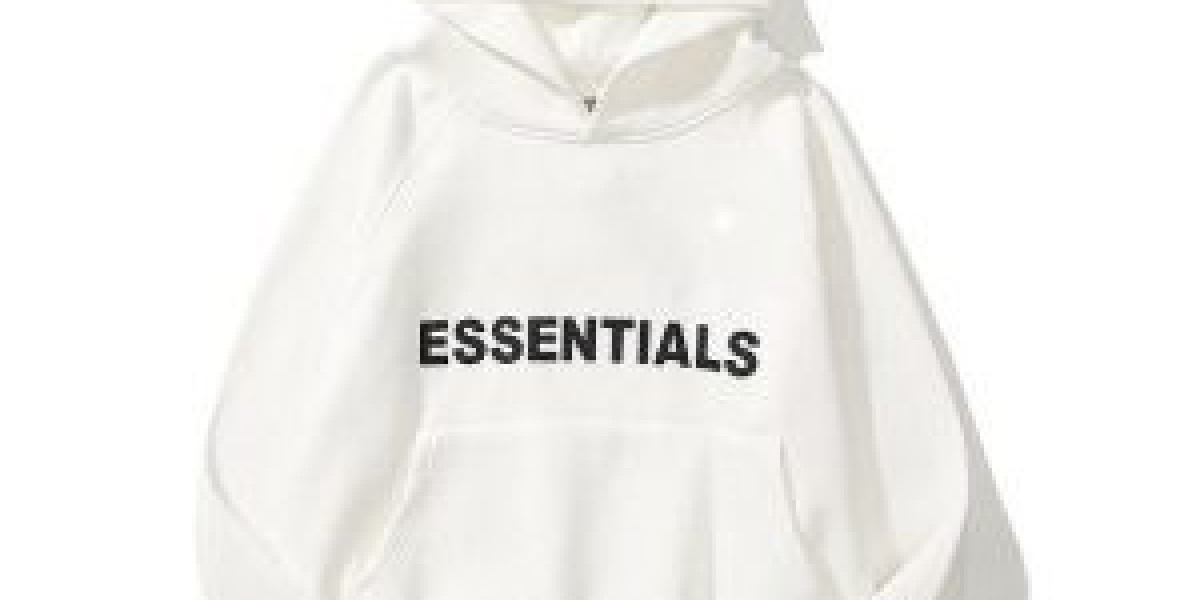 Why Essentials Clothing Has Become the Go-To Brand for Fashion Minimalists