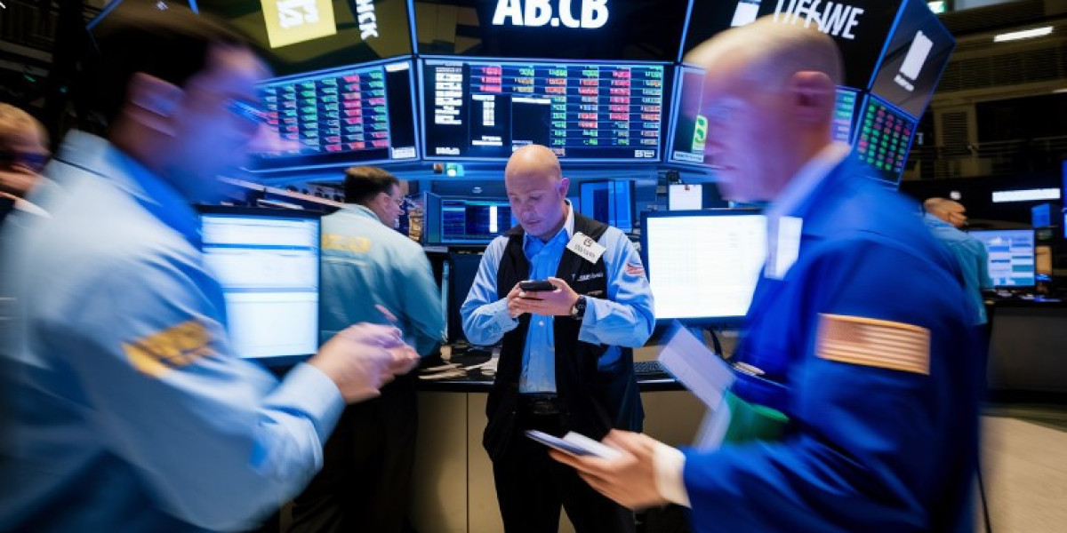 Gold Futures Trading vs Bitcoin Futures: Which Holds More Profit Potential?