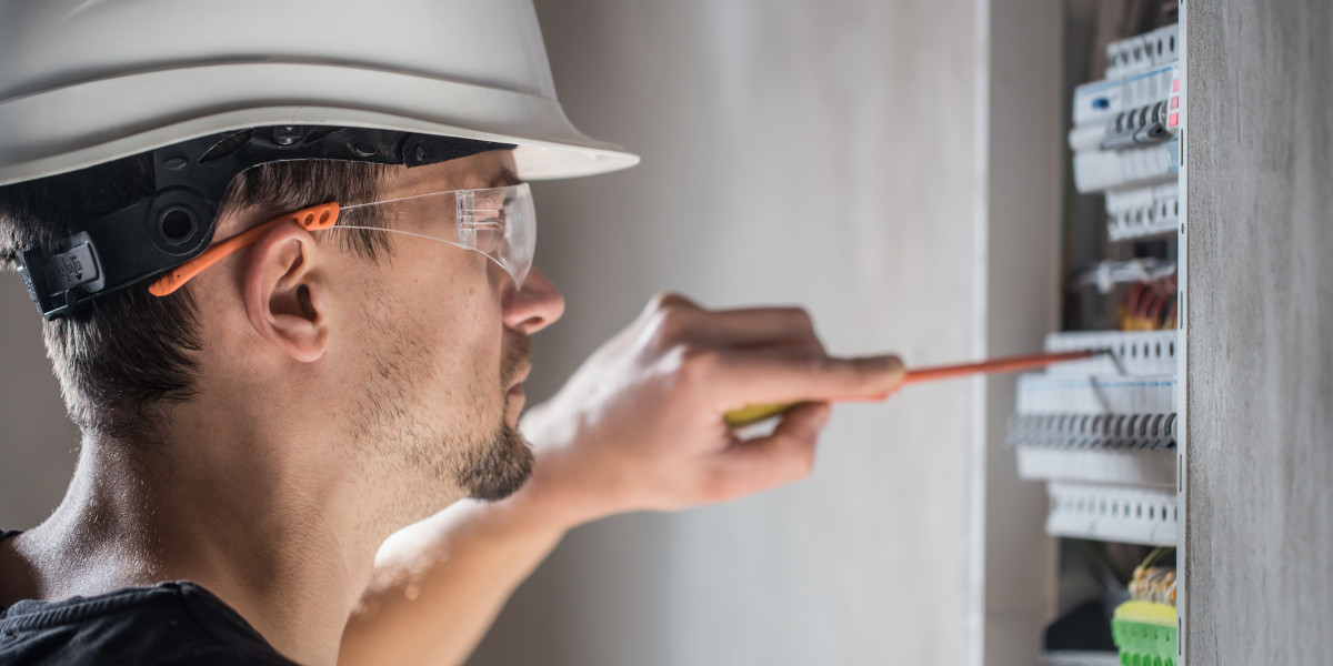 Top Questions to Ask Before Hiring an Electrician in Dallas