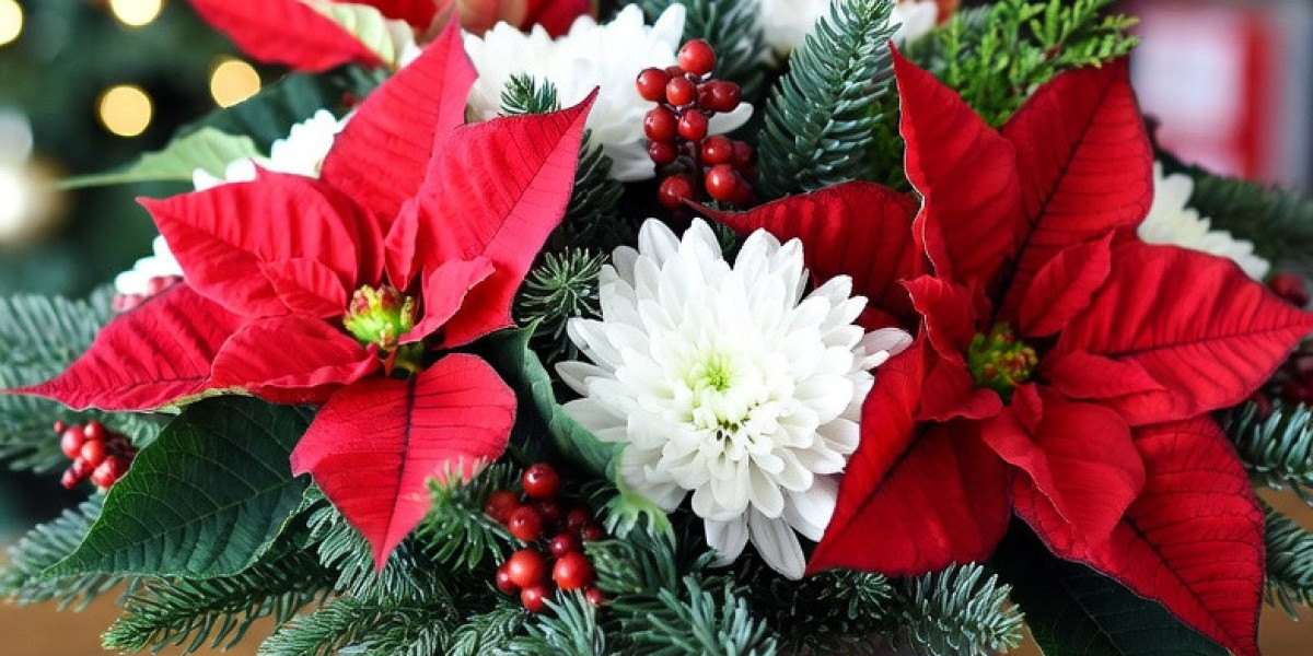 Luxury Christmas Flower Arrangements: Designing Holiday Glamour on Any Budget