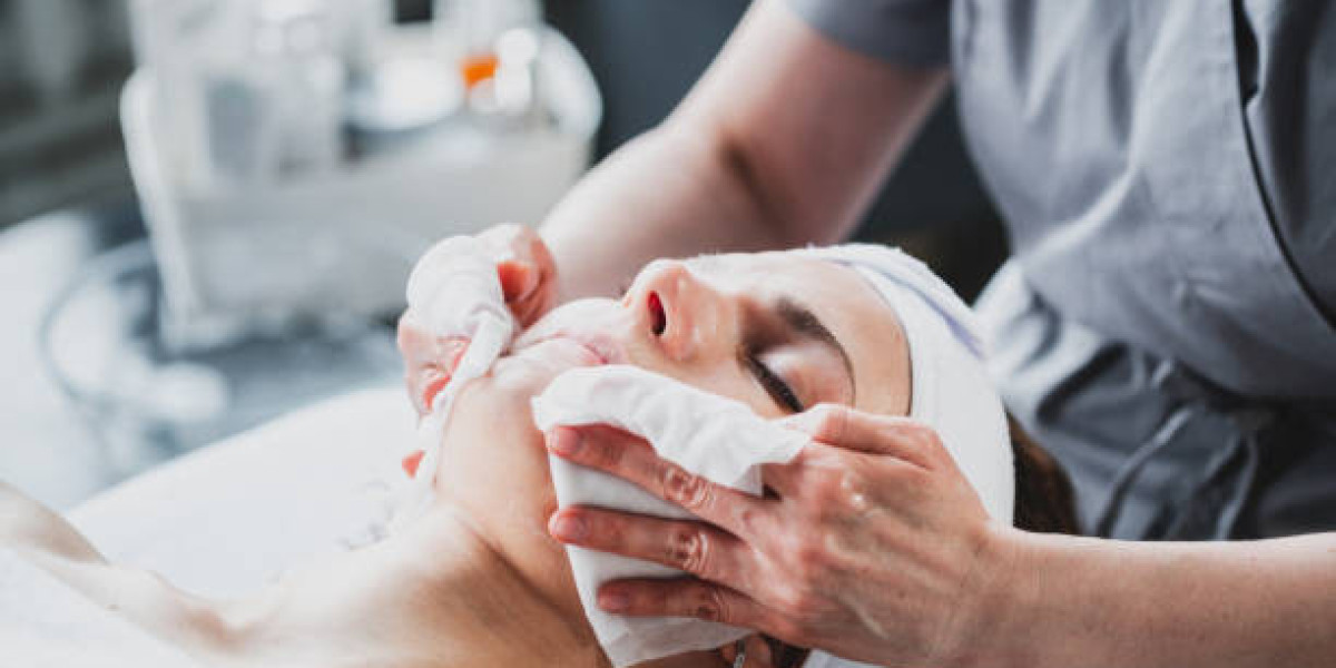 Who Should Get a Deep Cleansing Facial in Riyadh and When?