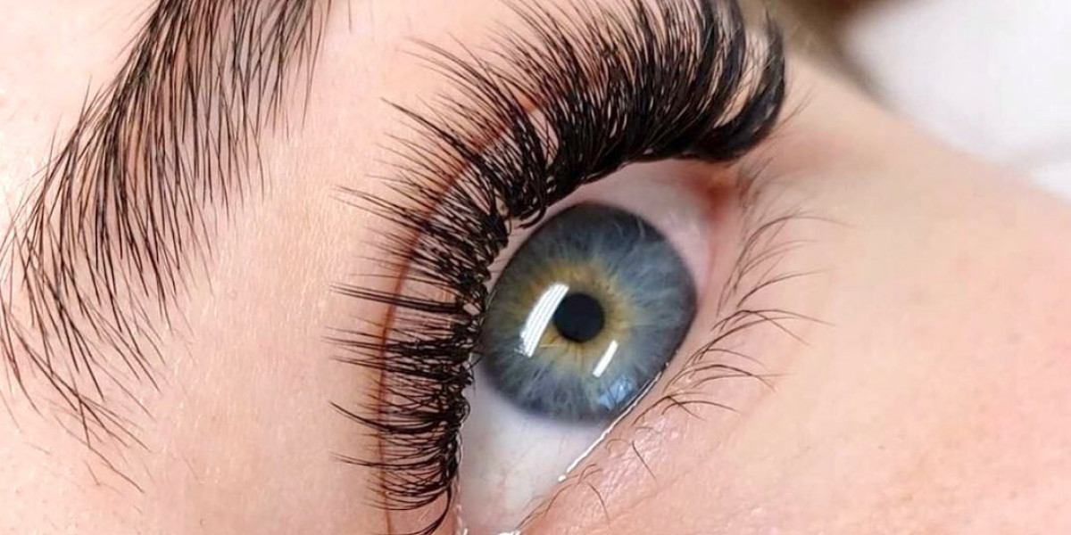 Does Eyelash Hair Transplant Look Natural?